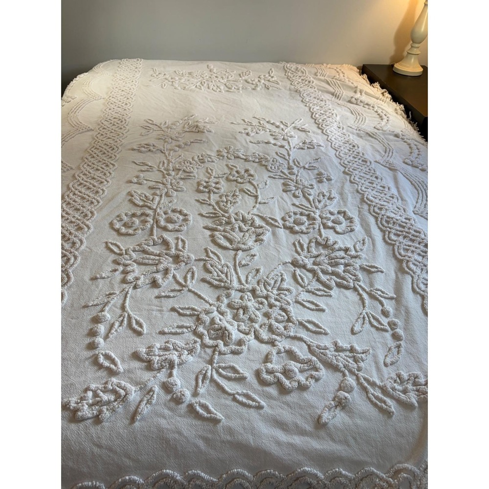 Vintage Cabin Crafts Needle Tuft Original White Chenille Bedspread Fringe Floral